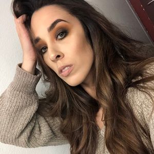 Meet your Posher, Raquel